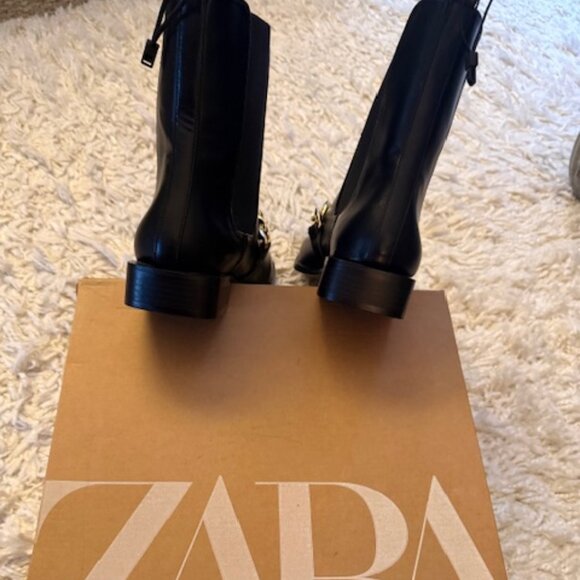 ZARA WOMEN’S FLAT FAUX LEATHER CHAIN TRIM ANKLE BOOTS SIZE 40 (9) BLACK, NIB - Picture 7 of 8